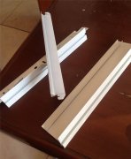 料、打孔、铣槽、攻丝、制窗等加工工艺而制成